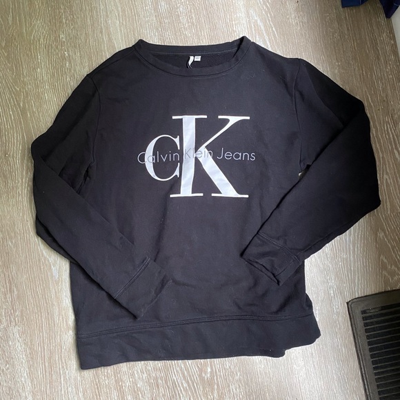 Calvin Klein Sweatshirt - Picture 2 of 4
